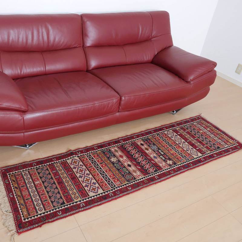 イラン・アゼルバイジャン産 キリム 細長 ランナー 197×54cm 手織り ラグ ウール 100% 洗える キッチンマット 廊下敷 ベッドサイド ロングラグ ホットカーペット対応 床暖房対応 ラグマット 絨毯 キリム柄 kilim 赤 (品番:KR-33) [2]