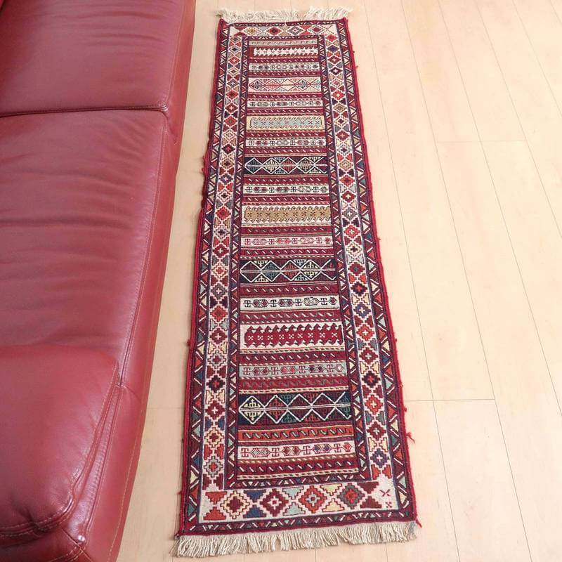 樂天商城 - イラン・アゼルバイジャン産 キリム 細長 ランナー 195×52cm 手織り ラグ ウール 100% 洗える キッチンマット 廊下敷 ベッドサイド ロングラグ ホットカーペット対応 床暖房対応 ラグマット 絨毯 キリム柄 kilim 赤 （品番:KR-36）