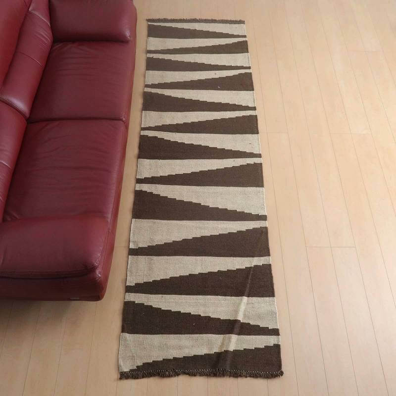 樂天商城 - イラン・シラーズ産 キリム 細長 ランナー 289×85cm 手織り ラグ ウール 100% 洗える キッチンマット 廊下敷 ベッドサイド ロングラグ ホットカーペット対応 床暖房対応 ラグマット 絨毯 キリム柄 kilim ブラウン （品番:KR-538）
