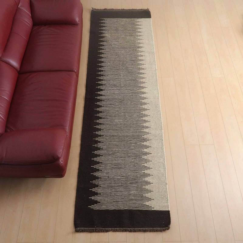 Rakuten - イラン・シラーズ産 キリム 細長 ランナー 298×86cm 手織り ラグ ウール 100% 洗える キッチンマット 廊下敷 ベッドサイド ロングラグ ホットカーペット対応 床暖房対応 ラグマット 絨毯 キリム柄 kilim ブラウン （品番:KR-542）