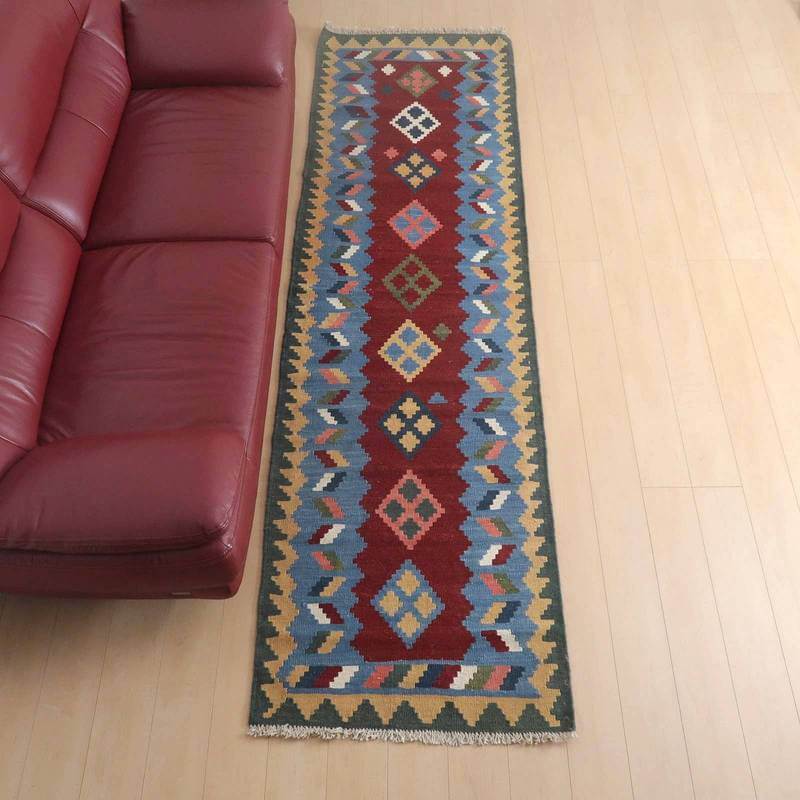 樂天商城 - イラン・シラーズ産 キリム 細長 ランナー 293×83cm 手織り ラグ ウール 100% 洗える キッチンマット 廊下敷 ベッドサイド ロングラグ ホットカーペット対応 床暖房対応 ラグマット 絨毯 キリム柄 kilim （品番:KR-557）