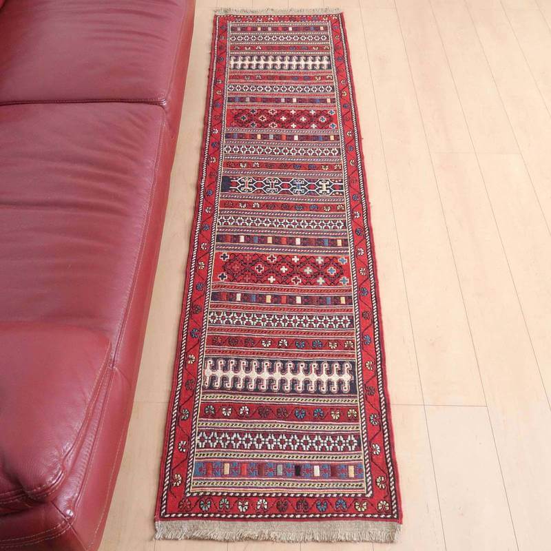 樂天商城 - イラン・アゼルバイジャン産 キリム 細長 ランナー 207×54cm 手織り ラグ ウール 100% 洗える キッチンマット 廊下敷 ベッドサイド ロングラグ ホットカーペット対応 床暖房対応 ラグマット 絨毯 キリム柄 kilim 赤 （品番:KR-63）