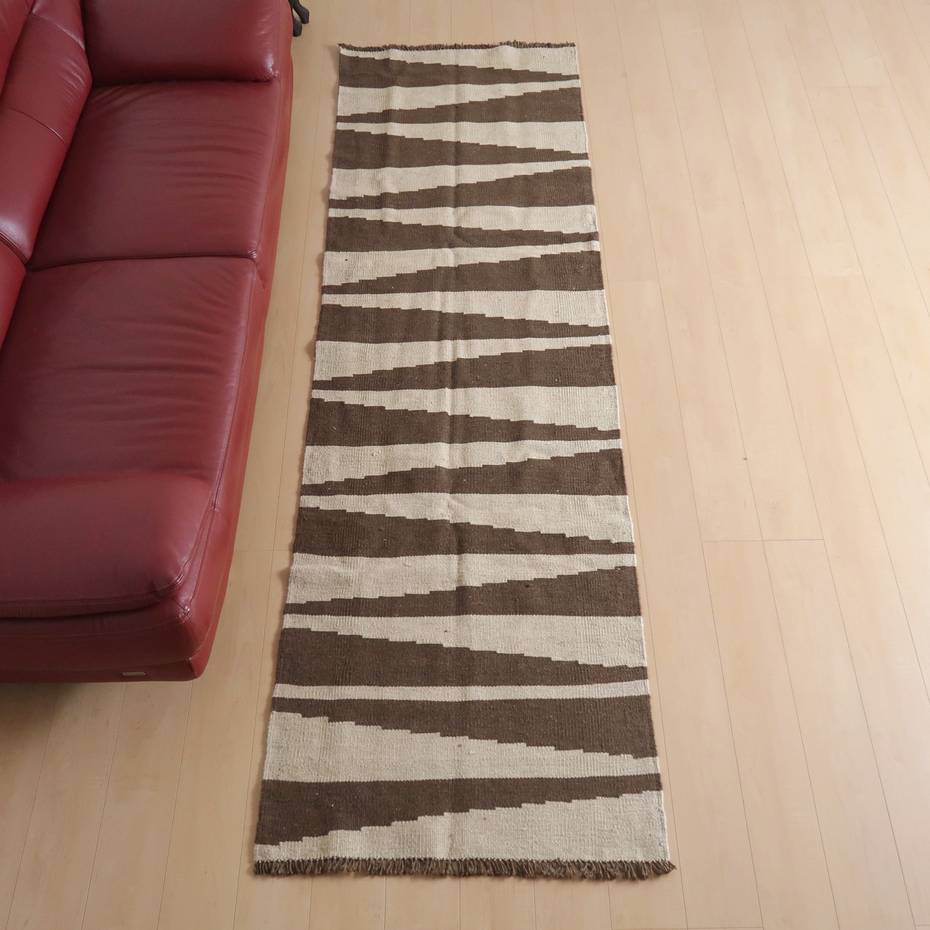 樂天商城 - イラン・シラーズ産 キリム 細長 ランナー 284×86cm 手織り ラグ ウール 100% 洗える キッチンマット 廊下敷 ベッドサイド ロングラグ ホットカーペット対応 床暖房対応 ラグマット 絨毯 キリム柄 kilim モノトーン （品番:KR-66248）