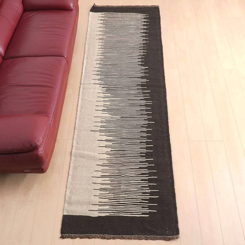 樂天商城 - イラン・シラーズ産 キリム 細長 ランナー 287×89cm 手織り ラグ ウール 100% 洗える キッチンマット 廊下敷 ベッドサイド ロングラグ ホットカーペット対応 床暖房対応 ラグマット 絨毯 キリム柄 kilim モノトーン （品番:KR-66256）