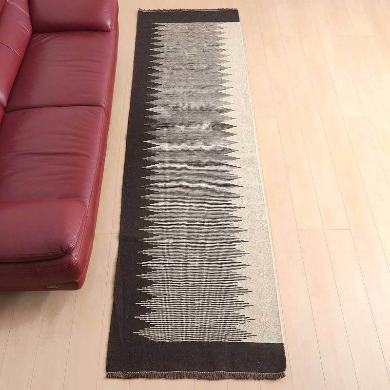 樂天商城 - イラン・シラーズ産 キリム 細長 ランナー 299×85cm 手織り ラグ ウール 100% 洗える キッチンマット 廊下敷 ベッドサイド ロングラグ ホットカーペット対応 床暖房対応 ラグマット 絨毯 キリム柄 kilim 無染色 （品番:KR-66286）