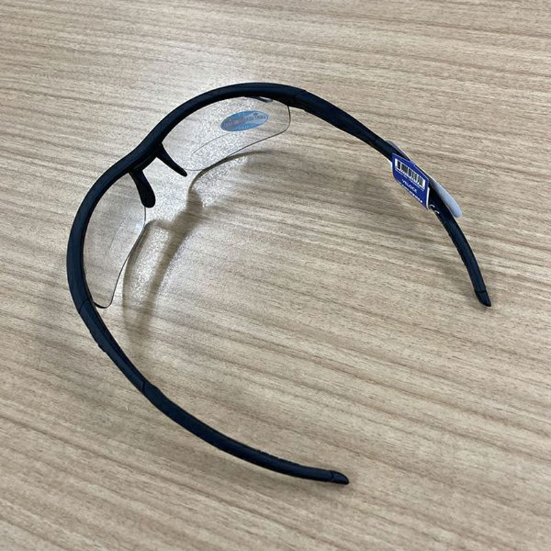 スポーツ自転車専門店オートリックのTIFOSI ティフォージ VELOCE ヴェローチェ スマートリーダー +1.5 サングラス マットブラック x ライトナイトフォトテック 拡大鏡付き 調光レンズ｜アングル3