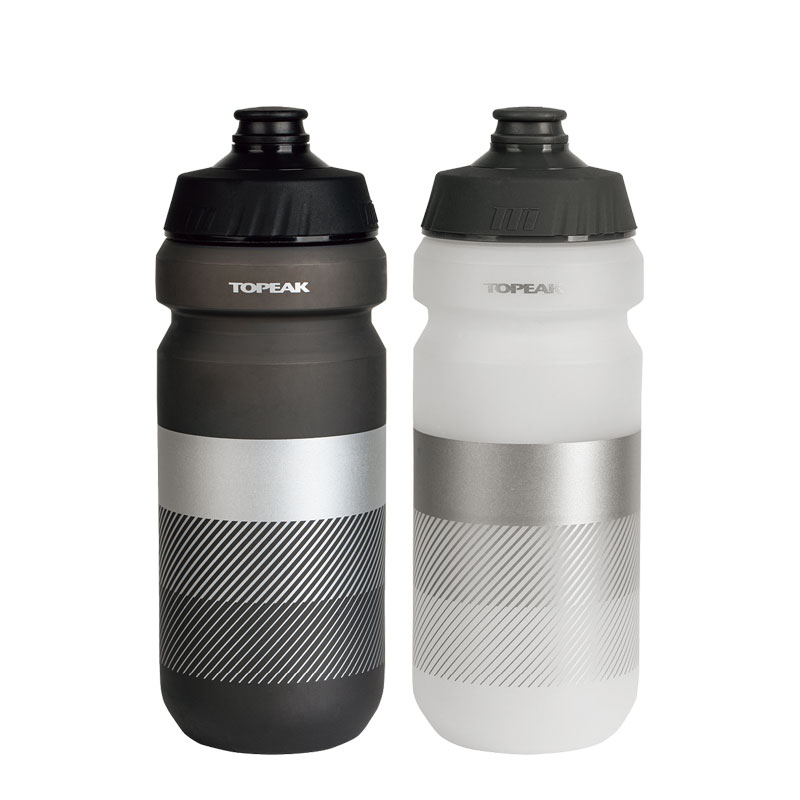 商品説明Topeak Water Bottleトピーク ウォーター ボトル流量の多いジェットバルブを採用した、軽量ポリエチレン製ボトル。 BPA フリー／リサイクル可能なボトルです。650mlと750mlをラインナップ。※この商品は650mlです。● 軽量ポリエチレン● 使用可能 温度範囲 : -10 〜70°C※画像はサンプルです。掲載情報はモデル発表当時のものです。※仕様・外観・価格は、改良のため予告なく変更される場合がございます。※商品はお取り寄せのため、メーカー代理店の在庫状況によりご用意できない場合がございます。※お取り寄せ商品のため、不良品以外の返品・交換はお断りいたします。以上、予めご了承いただきますようお願いいたします。