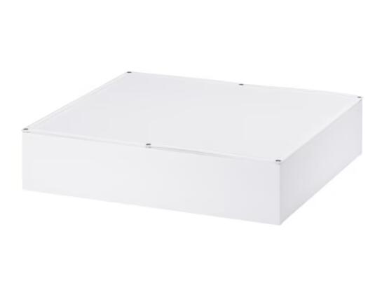 【NEW】IKEA ikea イケア VARDÖ ヴァルドーベッド下収納ボックス, ホワイト65x70 cm903.545.15 ★弊社、買い付け代行の為ご注文後、弊社規定買付日にIKEA店舗に買い付けに参ります★ IKEA店舗に在庫がなく買付けが出来なかった場合は、キャンセルをさせて頂きます。 ご注文のタイミングによりご連絡が遅くなる場合がございます。ご了承ください。 ※お急ぎのお客様は注文をご遠慮ください※ 狭いスペースにぴったりのスマートなソリューション。ベッド下のスペースを活用して、掛け布団や枕、季節物の衣類などを収納できます。布製のふた付きなので、ホコリがつきません ベッド下のデッドスペースを有効に活用できます 収納ボックスは底にキャスターが付いているので、出し入れが簡単です ●サイズ 引き出しの高さ（内側）: 13 cm 幅: 65 cm 奥行き: 70 cm 高さ: 18 cm 引き出し（内部）の幅: 62 cm 引き出し(内部)の奥行き: 67 cm ●原材料とお手入れ情報: サイドパネル: パーティクルボード, フォイル, ポリプロピレンプラスチック, ABS樹脂 レール: パーティクルボード 底板: 繊維板, フォイル, アクリル塗装 カバー: ポリエステル 100% 洗濯不可 漂白不可 タンブル乾燥不可 アイロン不可 ドライクリーニング不可 掃除機でゴミやホコリを吸い取ってください 中性洗剤を含ませた布で拭いてください ●画像の備品などは付属しておりません。 ●メール便発送できません。 ●ご注文時のタイミングで在庫切れの場合がございます。 その場合入荷までお時間をいただくことがございます。 また、廃盤となっている場合もございますその際はご注文をキャンセルさせて頂く事がございます、ご了承ください。 ●沖縄を含め離島への発送はできません、ご了承ください。 ●検索キーワード ベッド下の収納にちょうどいい　防犯グッズ入れにも　軽くて便利　収納上手 手持ちがついていて　出し入れしやすい　使い勝手がいいと評判　組み立て簡単　出し入れしやすい