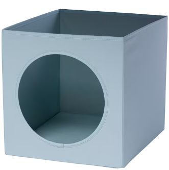 ★弊社、買い付け代行の為ご注文後、弊社規定買付日にIKEA店舗に買い付けに参ります★ IKEA店舗に在庫がなく買付けが出来なかった場合は、キャンセルをさせて頂きます。 ご注文のタイミングによりご連絡が遅くなる場合がございます。ご了承ください。 ●沖縄・離島への発送は出来ません。 申し訳ございません。 ※お急ぎのお客様は注文前にお問合せをお願いします※ Instagramインスタ★nihonoasis Twitterツイッター★＠nihon_oasis_ms　＠nihon_oasis buyee、OK 猫が潜り込んで休むのにぴったりな、心地よくておしゃれな家。 しかも、このキャットハウスはKALLAX/カラックス シェルフにぴったり治まります。 柔らかなクッションを足して、心地よさをさらにアップさせましょう 別売りの柔らかなクッションを足して、心地よさをさらにアップさせましょう このキャットハウスをKALLAX/カラックス シェルフユニットの中に置いて、猫が安全で快適に眠れるスペースをつくりましょう。内側から外の様子も眺められます 別売りの柔らかなクッションを足して、心地よさをさらにアップさせましょう 素材はすべて安全で、健康的で、動物に有害な物質は一切含まれていません さっと広げるだけですぐ使えます。ネジも道具も必要なし 使わないときは、底のファスナーを開いて平たくたためます 猫や犬はみんな家族の一員です。 UTSÅDD/ウートソッド シリーズは、ペットの暮らしをより簡単に、より快適に、そしてもっと楽しくするためにつくられています UTSÅDD/ウートソッド ペット用クッション（33x38cm）と組み合わせられます ネコ用 KALLAX/カラックス シェルフユニットにぴったり収まります 室内専用 子どもによる使用を想定した製品ではありません 素材 基本素材: ポリエステル（リサイクル材料含有率90%以上）100% インサート: ペーパーボード（リサイクル材料含有率 30%） 裏地: ポリプロピレン 100% お手入れ方法 洗濯不可 漂白不可 タンブル乾燥不可 アイロン不可 ドライクリーニング不可 サイズ 幅: 33 cm 奥行き: 38 cm 高さ: 33 cm ●メール便発送できません。 ●ご注文時のタイミングで在庫切れの場合がございます。 その場合入荷までお時間をいただくことがございます。 また、廃盤となっている場合もございますその際はご注文をキャンセルさせて頂く事がございます、ご了承ください。