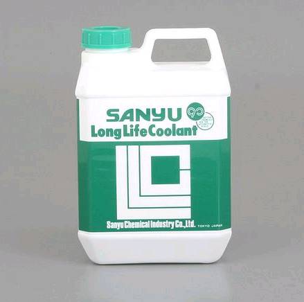 DAYTONA SANYU LLCロングライフクーラント（緑）2L 汎用クーラント緑希釈タイプ（LLC） 冷却系統を保護するオールシーズンタイプの不凍液兼冷却水。 冬季は凍結防止剤、夏季はオーバーヒート抑制剤として作用します。 特に金属の防蝕、防錆効果は高く長期間の使用に耐える製品です。 ----- [混合比と凍結温度] 原液15%+水85%=凍結温度-52度 原液60%+水40%=凍結温度-49.5度 2年毎の交換をお勧めいたします。 メール便発送不可
