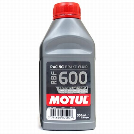 MOTUL RBF 600 FACTORYLINE 500ml モチュール レーシングブレーキフルード600 ファクトリーライン 500ml DOT5.1規格で定められたドライ沸点260℃を大幅に上回る、312℃のドライ沸点を達成したポリグリコール・ベースのレース用ブレーキフルード。 ウェット沸点の205℃とマイナス40℃時の粘度以外はすべてDOT3&4規格およびDOT5.1規格を上回り、群を抜くアンチベーパーロック性能により、多くのレースにおいて豊富な使用実績と絶大な信頼性を誇ります。 ドライ沸点:312℃ ウェット沸点:205℃ ベースオイル:100%化学合成 ポリグリコール ベース ブレーキフルード こちらの商品はメール便発送できません。正規輸入品 ※ご注文時のタイミングで在庫切れの場合がございます。 その場合入荷までお時間をいただくことがございます。 ご了承ください。 ※予告なくパッケージの変更がございます。