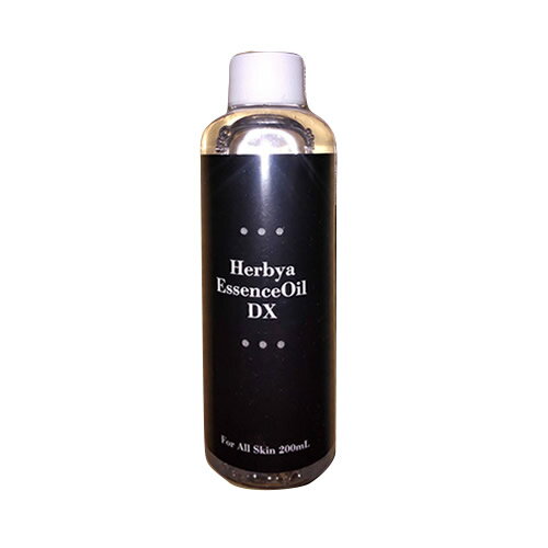 Herbya Essence Oil DX（ハーヴィア エッセンスオイルDX）200ml 生薬配合の漢方成分、女性ホルモン活性成分で温活、活性、排出、免疫向上。健康美を追及します。 配合成分： ミネラルオイル、ホホバ種子油、スクワラン、オリーブ果実油、コエンチームA、カフェイン、カルニチン、プラセンタエキス（女性ホルモン活性成分）、アルニカ花エキス、ニンニク根エキス（漢方成分）、ローマカミツレ花エキス（漢方成分）、ゴボウ根エキス（漢方成分） 内容量：200ml 広告文責：アンダルーチェ お気軽にお問合せください。03-6454-2387（物販部）