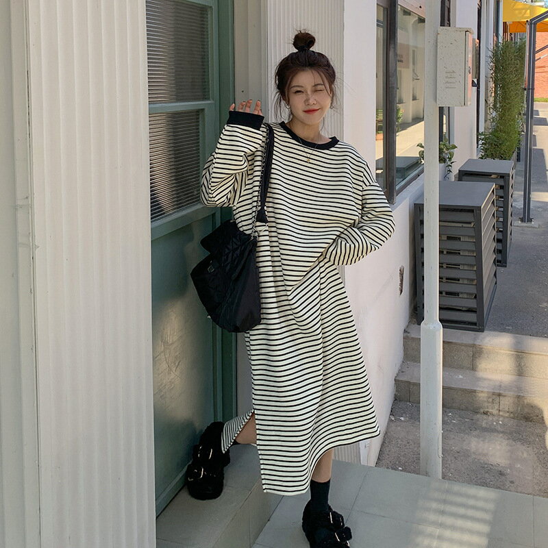 ボーダー柄ロングTシャツワンピース...