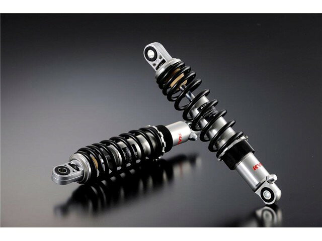 フリー長330mmメーカー : SUZUKI適合車種GS1200SSType : ー品番 : KGS330-S070-BKJANコード : 4570069995587注意事項サスペンションのフリー長は330mmになります。スプリング及びサスペンション本体がチェーンケースに干渉する場合が御座います。ケースの加工が必要になる場合が御座います。またグラブバーなどに干渉する場合が有りますので取り外しまたは加工をして頂く必要が有る場合が御座います。サスペンション自体は正立使用でも倒立使用でも使用は可能です。在庫状況について当店では複数店舗で同時販売を行っているため、ご注文いただいた時点で他店が先に完売し、在庫切れとなる場合がございます。今後の入荷予定を確認し、入荷が困難と判断した場合は、誠に勝手ながらご注文をキャンセルさせていただくことがございます。在庫管理について出来る限りリアルタイム更新を心がけておりますが、実際の在庫が反映されないことがございます。万が一、欠品となった場合はご容赦いただけますようお願いいたします。価格変動についてメーカーの価格は常に変動しているため、ご注文後に価格変更が判明した場合は、改めてご連絡させていただくことがございます。商品情報について商品ページ作成時には細心の注意を払っておりますが、稀に商品説明や価格に誤記がある場合がございます。誤記が確認された場合は、ご購入後であってもご連絡の上、やむを得ずご注文をキャンセルさせていただくことがございます。予めご了承ください。メーカー取り寄せ商品について商品ページタイトルに「在庫あり」と記載がない商品は、すべてメーカー取り寄せ品です。在庫があれば、ご注文から約1週間以内に発送いたします。メーカー欠品・販売中止時の対応メーカー欠品や販売中止、仕様変更等により、ご用意できない場合もございます。その際はご注文をご連絡の上、キャンセルまたは内容変更にて対応させいただきます。また、欠品が長期化する場合は、納期につきまして事前にお問い合わせの上、ご案内いたします。