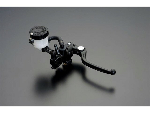 ADVANTAGE NISSIN アドバンテージ・ニッシン ラジアルブレーキマスター ショートレバータイプ BMTS17-11メーカー : 汎用品適合車種汎用品Type : 鋳造ラジアルブレーキマスター ショートレバータイプφ17 black/blacklever φ11/16 鋳造品番 : BMTS17-11JANコード : 4580340005874ラジアル／鋳造 Φ11/16 17mmストップスイッチ付NISSIN MASTER RADIAL Type在庫状況について当店では複数店舗で同時販売を行っているため、ご注文いただいた時点で他店が先に完売し、在庫切れとなる場合がございます。今後の入荷予定を確認し、入荷が困難と判断した場合は、誠に勝手ながらご注文をキャンセルさせていただくことがございます。在庫管理について出来る限りリアルタイム更新を心がけておりますが、実際の在庫が反映されないことがございます。万が一、欠品となった場合はご容赦いただけますようお願いいたします。価格変動についてメーカーの価格は常に変動しているため、ご注文後に価格変更が判明した場合は、改めてご連絡させていただくことがございます。商品情報について商品ページ作成時には細心の注意を払っておりますが、稀に商品説明や価格に誤記がある場合がございます。誤記が確認された場合は、ご購入後であってもご連絡の上、やむを得ずご注文をキャンセルさせていただくことがございます。予めご了承ください。メーカー取り寄せ商品について商品ページタイトルに「在庫あり」と記載がない商品は、すべてメーカー取り寄せ品です。在庫があれば、ご注文から約1週間以内に発送いたします。メーカー欠品・販売中止時の対応メーカー欠品や販売中止、仕様変更等により、ご用意できない場合もございます。その際はご注文をご連絡の上、キャンセルまたは内容変更にて対応させいただきます。また、欠品が長期化する場合は、納期につきまして事前にお問い合わせの上、ご案内いたします。