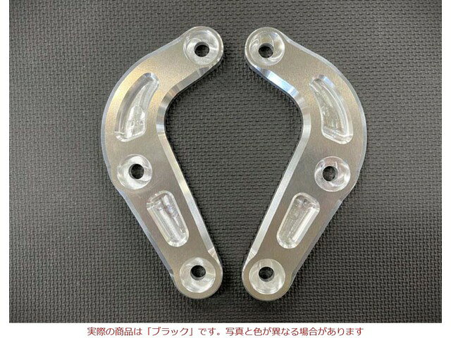 ※画像はイメージとなります。別なカラーを参考に掲載している場合があります。Ninja ZX-4R/RR 用 ローダウンリンクプレートアルミ(ジュラルミン材)削り出し仕様はゴールド・シルバーの2カラーを設定ドレスアップ効果があるアルミ削り出し仕様 2種類のカラーの選択でRとRR両方に対応【足つき性とスポーツライドを両立】・純正のプレートと交換する事で、シート高が約15mm低くなる設定・リアサスペンションストローク13mm以上は、純正プレートより若干硬くなる仕様で、リア下がりになりづらく、ローダウンでありながらスポーツライドを考慮した設定・2種類のアルミ製カラーの選択でRR(3mm)とR(6mm)に対応・アルミ削り出し仕様(ジュラルミン材)は、ゴールドとシルバーの2色を設定※カラーオーダー対応ですが、紫外線などによる退色は避けれませんのでご了承くださいアルミ ゴールド 品番 0420-KH8-10 ‐ ‐ JAN コード 4582346469957アルミ シルバー 品番 0420-KH8-09 ‐ （） JAN コード 4582346469940スチール黒塗装 品番 0420-KH8-04 （） JANコード 4582346469933在庫状況について当店では複数店舗で同時販売を行っているため、ご注文いただいた時点で他店が先に完売し、在庫切れとなる場合がございます。今後の入荷予定を確認し、入荷が困難と判断した場合は、誠に勝手ながらご注文をキャンセルさせていただくことがございます。在庫管理について出来る限りリアルタイム更新を心がけておりますが、実際の在庫が反映されないことがございます。万が一、欠品となった場合はご容赦いただけますようお願いいたします。価格変動についてメーカーの価格は常に変動しているため、ご注文後に価格変更が判明した場合は、改めてご連絡させていただくことがございます。商品情報について商品ページ作成時には細心の注意を払っておりますが、稀に商品説明や価格に誤記がある場合がございます。誤記が確認された場合は、ご購入後であってもご連絡の上、やむを得ずご注文をキャンセルさせていただくことがございます。予めご了承ください。メーカー欠品・販売中止時の対応メーカー欠品や販売中止、仕様変更等により、ご用意できない場合もございます。その際はご注文をご連絡の上、キャンセルまたは内容変更にて対応させいただきます。また、欠品が長期化する場合は、納期につきまして事前にお問い合わせの上、ご案内いたします。