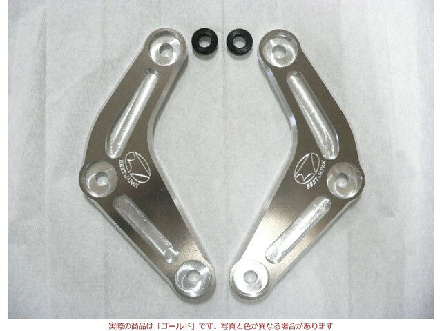 ※画像はイメージとなります。別なカラーを参考に掲載している場合があります。`20〜 Ninja ZX-25R レーシングリンクプレートKIT画像はシルバーアルマイト仕様です。・ ジュラルミン製NC マシニング総削り出し、アルマイト処理済み・ 取付けに当っては、設備の整ったショップ様での装着をお勧めいたします・ 装飾性の高い シルバーアルマイトとゴールドアルマイトの2 色をラインUPノーマルサスペンション ロッドからの変更でバンク角不足に対応する車高約12〜18mmUP の設定です。ノーマル車体のバンク角不足 リアサスペンション変更時のセッティングパーツとして御使用ください。シルバー 品番 0610-KG2-09 JAN コード 4582346467632ゴールド 品番 0610-KG2-10 JAN コード 4582346467649在庫状況について当店では複数店舗で同時販売を行っているため、ご注文いただいた時点で他店が先に完売し、在庫切れとなる場合がございます。今後の入荷予定を確認し、入荷が困難と判断した場合は、誠に勝手ながらご注文をキャンセルさせていただくことがございます。在庫管理について出来る限りリアルタイム更新を心がけておりますが、実際の在庫が反映されないことがございます。万が一、欠品となった場合はご容赦いただけますようお願いいたします。価格変動についてメーカーの価格は常に変動しているため、ご注文後に価格変更が判明した場合は、改めてご連絡させていただくことがございます。商品情報について商品ページ作成時には細心の注意を払っておりますが、稀に商品説明や価格に誤記がある場合がございます。誤記が確認された場合は、ご購入後であってもご連絡の上、やむを得ずご注文をキャンセルさせていただくことがございます。予めご了承ください。メーカー欠品・販売中止時の対応メーカー欠品や販売中止、仕様変更等により、ご用意できない場合もございます。その際はご注文をご連絡の上、キャンセルまたは内容変更にて対応させいただきます。また、欠品が長期化する場合は、納期につきまして事前にお問い合わせの上、ご案内いたします。