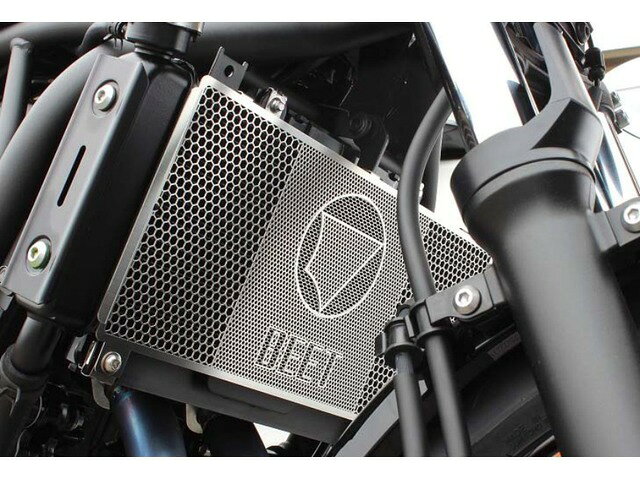 ※画像はイメージとなります。別なカラーを参考に掲載している場合があります。Z650RS 用 BEET ラジエターガード新発売！BEETロゴデザインのラジエターコアガードブラック仕様●石跳ねなどからラジエターコアを守ります。●ノーマルコアに引っ掛け、下側はクリップナットで取り付け。●BEETロゴをデザインしドレスアップパーツとしても。シルバー 品番 0621-KG7-00 JAN コード 4582346469179ブラック 品番 0621-KG7-04 JAN コード 4582346469339在庫状況について当店では複数店舗で同時販売を行っているため、ご注文いただいた時点で他店が先に完売し、在庫切れとなる場合がございます。今後の入荷予定を確認し、入荷が困難と判断した場合は、誠に勝手ながらご注文をキャンセルさせていただくことがございます。在庫管理について出来る限りリアルタイム更新を心がけておりますが、実際の在庫が反映されないことがございます。万が一、欠品となった場合はご容赦いただけますようお願いいたします。価格変動についてメーカーの価格は常に変動しているため、ご注文後に価格変更が判明した場合は、改めてご連絡させていただくことがございます。商品情報について商品ページ作成時には細心の注意を払っておりますが、稀に商品説明や価格に誤記がある場合がございます。誤記が確認された場合は、ご購入後であってもご連絡の上、やむを得ずご注文をキャンセルさせていただくことがございます。予めご了承ください。メーカー欠品・販売中止時の対応メーカー欠品や販売中止、仕様変更等により、ご用意できない場合もございます。その際はご注文をご連絡の上、キャンセルまたは内容変更にて対応させいただきます。また、欠品が長期化する場合は、納期につきまして事前にお問い合わせの上、ご案内いたします。