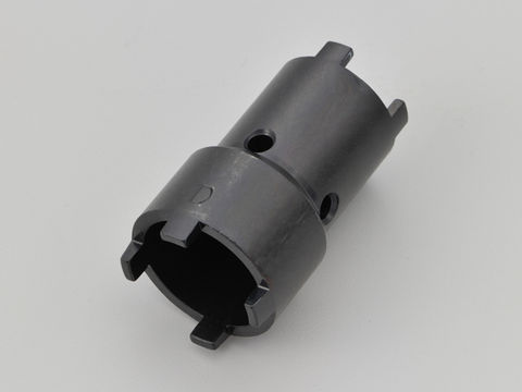 ホンダミニバイクのクラッチ分解・組み付け時のロックナット！■モンキー/R■ゴリラ■NSR50■NS50F　■NS-1■CRM80/50ホンダミニバイクのクラッチ分解・組み付け時のロックナット（クラッチセンターナット）の緩め・締め付けに欠かせない専用特殊工具。外径30mm×内径24.6mmと、外径25mm×内径20.8mmとの2種類のロックナット（4本爪小内径5.3mmナット）に対応したコンビタイプ。3/8インチ（9.5mm）角ソケットレンチ対応品。●二輪車用工具として最もポピュラーなサイズの3/8インチ（9.5mm）ソケットレンチ対応品。●ロックナット（クラッチセンターナット）の緩め・締め付けはNEWバンドホルダー（41764）が便利。●モンキー用当社2次側クラッチキット（32186/33152/41999/64456/64698/69132/70897/75321/75803/75804/75398/75322/75324/74443）には使用できません。
