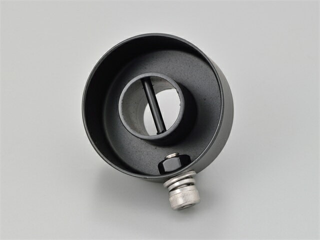 汎用タイプのサイレンサーエンドバッフル（内径：19.8mm）。サイレンサーエンドへ装着して音量を抑えます。レトロタイプは、プルアウトバーをエンド部センターへ配置したレトロ風デザインを採用。スタンダードタイプは、エンドパイプを奥側へ設置してバッフルが見えにくいデザインとしました。スチール製黒塗装仕上げ。固定ボルト（M6×12L)付属。 ・お買い求めの際は必ず使用中のマフラー（サイレンサー）内径を測ったうえで、適合する商品をお選びください。 ・車両により消音効果は異なります。レトロタイプΦ48用■メーカーの都合により、予告なく仕様が変更となる場合がございます。■掲載画像は一部、旧仕様のものを使用している場合がございます。最新情報はデイトナ公式ホームページにてご確認ください。