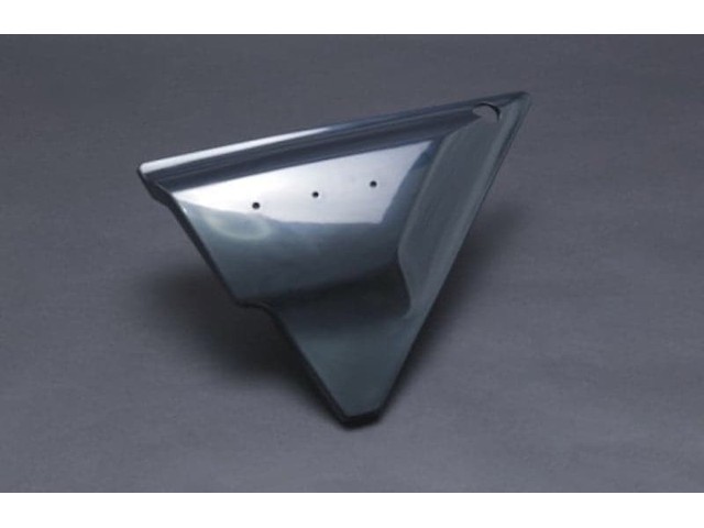 ABS（強化プラスチック）製【対応車種】 [Z1000MK2/Z750FX-1]■ 画像について・掲載画像はイメージです。色味・仕様等は実物と異なる場合があります。・トップ画像が別商品・別カラーの場合があります。2枚目以降や商品ページ記載を必ずご確認ください。・全体画像や別カラーの画像が含まれる場合があります。ご購入前にメーカー公式サイトの情報をご確認ください。・画像を理由とした返品・返金は承っておりません。■ メーカーおよび当ショップからのご案内・メーカー在庫のある商品は、数日以内に出荷いたします。・製品の多くは受注生産品です（目安：3〜6か月以上・特殊な商品の場合注文数がそろい次第生産開始の商品もございます。）・納期は変動いたします。お急ぎの際やご不明点は【お問い合わせ】にて事前確認をお願いいたします。・メーカーや当店の都合によりご案内にお時間をいただく場合があります。1週間経過しても連絡がない場合は、お手数ですが再度お問い合わせください。■ 商品に関する注意・オプション品は別売りです。・商品によっては［PDF］図面や［YouTube］動画等の案内がございます。必ずメーカー公式サイトをご確認ください。・サイズや種類の選択欄が表示されない場合があります。その際はご注文前にお問い合わせください。■ 取扱い・販売に関する注意・ネット限定品や当店でお取り扱いできない商品が掲載される場合があります。その場合はキャンセル処理とさせていただくことがございます。■ キャンセル・返品・交換について・受注生産品は、メーカーへの正式発注後のキャンセルはお受けできません。ご注文前に必ず納期をご確認ください。・ご注文確定後のキャンセル・返品・交換はお受けできません。・メーカー完売・廃番の場合のみ、当店よりご連絡のうえキャンセルとなります。■ 出荷・検品について・メーカーで出荷前に開封・検品を行う場合があります。・その際、外箱の封緘テープを一度開封して発送する場合がありますが、これを理由とする返品・交換は承っておりません。・テープ状態の個別確認のご要望には対応いたしかねます。