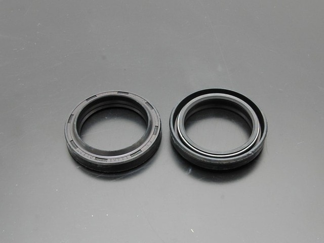 Z1000R フロントフォークオイルシール ドレミコレクション 70041