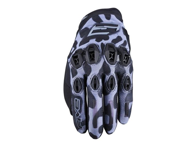 STUNT EVO2 WOMAN : LEOPARD GREY Sカラータイプ : LEOPARD GREYサイズ : S指の長さや細さ・手の厚み・骨格・ナックルの大きさなど、目に見えない部分まで女性向けに再設計、再構築。AirgoProtechナックルプロテクター衝撃吸収性、通気性に優れ るハニカム構造のソフト クッション素材を、人間工 学に基づき開発した分割形 状ハードプロテクターに閉 じ込めた、次世代プロテクター。ERGO PROTECHパームスライダー人間工学に基づき開発したスライダー。ハンドルを握ったときにスライダーが操作性を妨げず、保護性能を確保。ツイルスパンストレッチ手の甲側に伸縮性、耐久性に優れた素材を採用。別次元のフィッティングを実現。手のひらにフルグレインゴートレザー手のひらにソフトで滑らかな、また耐久性にも優れたフルグレインゴートレザーを採用。縫製部分を少なくし、フィッティング性能を向上。【親指にソフトシェル構造】親指には快適性を追求したソフトシェル素材を採用。ボタン操作を妨げず、親指に吸い付くようなフィット感を実現。【指の間にストレッチナイロン】指の間に伸縮性の高いストレッチナイロンを採用し、指の形に快適フィット。【Neoprene製リストバンド】手首に伸縮性の高いNeoprene素材を採用し、フィット感と快適性を向上。【Touch Screenシステム(スマホタッチ)】指先にスマートフォン操作に対応した素材を構成。