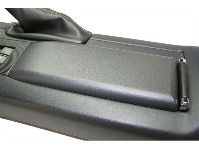 アイエルモータースポーツ アームレストパッド 拡張センターコンソール用 ブラック／クローム NCEC NC0-7021