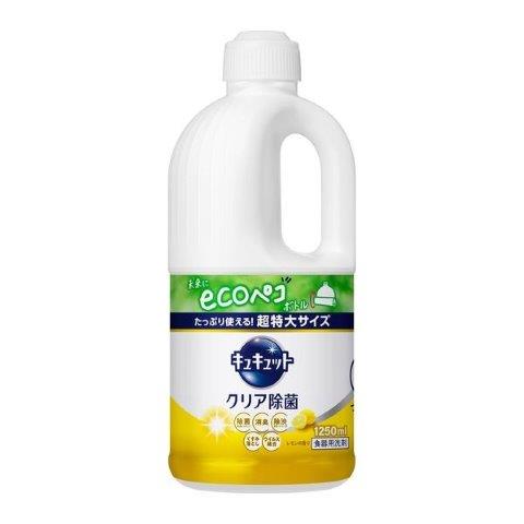 商品の特徴:【1380mL→1250mLへリニューアル】っぷり使える！超特大サイズプラスチック約40％削減※容器について従来品重量比植物由来の原料を一部使用＊ボトル（ラベルフィルム、キャップは除く）小さくつぶせて捨てやすい洗剤のすすぎ時には、約20％節水＊でeco!＊メーカー品比除菌まな板・スポンジ消臭除渋茶渋・コーヒー渋くすみ落としウイルス除去メーカー名:花王タイプ:詰め替え/1250mL液性:弱酸性香り:レモンの香り注意事項:使用上の注意●用途外に使わない。●電気ポットのクエン酸洗浄には使えない。●子供の手の届く所に置かない。●認知症の方などの誤飲を防ぐため、置き場所に注意する。●うすめた液を長時間置くと変質することがあるので、使用のつどうすめて使う。●使用後は手をよく水で洗う。●荒れ性の方や長時間使用する場合、また原液をスポンジに含ませて使用する時は炊事用手袋を使う。●流水の場合、食器及び調理用具は5秒以上、ため水の場合は水をかえて2回以上すすぐ。香りの強さ:★★洗剤形状:液体ブランド名:キュキュット内容量:1250mL原産国:日本成分:成分/界面活性剤（32％ 、アルキルヒドロキシスルホベタイン、高級アルコール系（陰イオン）） 、安定化剤、除菌剤本体/詰め替え:詰め替え使用回数(目安):●使い方と使用量の目安食器・調理用具の洗浄ぬれたスポンジ等に適量(1〜2 ml)とり、軽く泡立てて使用する。(料理用小さじ1杯は約5 ml)スポンジの除菌スポンジをよく絞り、約8 mlの原液をつけ、まんべんなく浸透させ次に使用するまで置いておく。まな板の除菌・ウイルス除去一度洗い、原液約8 mlをまんべんなく塗布し、約20分間放置後、水で洗い流す。食器・調理用具のウイルス除去水1 Lに対して原液10 mlを混ぜ、一度洗った食器・調理用具を20分以上つけおいた後、水で洗い流す。（すべての菌・ウイルスを除去するわけではありません。エンベロープタイプのウイルス1種で効果を検証）●水にうすめると白く濁ることがありますが、品質には問題ありません。本体／詰め替え:大容量詰め替え※商品タイトルに在庫有り記載がない商品はお取り寄せとなっております。※通常3日〜5日位にて発送予定となります。※メーカー欠品の場合お時間をいただく場合がございます。