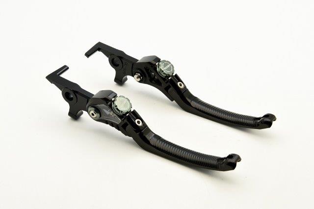 ■品番一覧・RI0000310(レバー本体:ブラック)・RI0000311(レバー本体:シルバー)※上記品番はレバー本体カラーのみ入っております。アジャスターカラーは**部分をご指定ください。 フル品番はRI0000310-**のようになります。 **部分にはアジャスターカラーの色番が入ります。 ブラック(BK)、チタン(TM)、ゴールド(GD)、レッド(RD)、ブルー(BE)、グリーン(GN) 品番例：RI0000310-BKはアジャスターカラーはブラックとなります。■適合車種KAWASAKI Z900RS/CAFE■商品説明● RIDEA最新作、LV4 OMEGA 16段階調整できるレバーセットです。● 純正のマスターシリンダー(ホルダー)に装着できます。● 高強度アルミニウム合金素材6061を精密加工したレバー本体にアルマイト処理を行うことにより高級感を与え、高精度を実現しました。● ノブアジャスター調整式により、16段階調整が可能となり、より細かい調整ができます。● レバー前面部分には滑り止めの溝加工を施し、操作の安全性を高めます。● 調整ノブの基部には透明アクリルの小窓があり、中の機械を見る事ができ、まるで時計のシースルーバックのようです。● レバーが可倒式になっておりますので転倒等の衝撃によるダメージを最小限に抑えます。● レバーエンド部に風圧を逃すスリット加工が施してあります。■注意事項※ 車種によっては取り付けに純正部品をご利用いただく場合がございます。※ 取り付け後は必ず異常が無いか動作確認を行ってください。※ 商品画像はイメージです、車種により取付ブラケットの形状が異なります。※ 取付画像はイメージです、車種とカラーは実際の商品と異なる場合があります。※ この商品は予告なしに価格や仕様を変更する場合がございます。