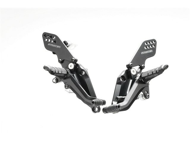 STRIKER ストライカー Sports Touring concept"STC"STEP KIT 4ポジション HONDA `03~`20 CB1300SF/SB/ABS/SP SS-ST253Bメーカー名 : STRIKER ストライカーメーカー品番 : SS-ST253BJANコード : 4580363911749商品名 : Sports Touring concept"STC"STEP KIT 4ポジション HONDA `03~`20 CB1300SF/SB/ABS/SP■商品名STRIKER スポーツツーリングコンセプト"STC"ステップキット■適合車種HONDA`03~`20 CB1300SF/SP`05~`20 CB1300SB/SP■品番SS-ST253B■ポジション4ポジション(1)25mmBACK/15mmUP (2)35mmBACK/15mmUP(3)25mmBACK/25mmUP (4)35mmBACK/25mmUP■材質ジュラルミン■色ブラックハードアルマイト■逆シフト可■対応情報・純正ブレーキホース・純正ブレーキスイッチ■備考・左右ペダルにボールペアリング採用・ペダルレングス調整可能・ABS車輌/ SB/ST取り付け可※ブレーキスイッチの配線は、スイッチ直上のフレーム上側を通します※ABS車はポジションによりブレーキホースが若干突っ張ります※リザーバータンクホースの折れ曲がりが気になる場合、ホース端をカットし調整してください※2020年モデルまで実車取り付け確認済み※2021年モデルCB1300SF/SB(型式8BL-)車両は取付不可■特長●スポーツツーリングコンセプト"STC"の特長●新開発のSTCシリーズ用スラッシュカットタイプのステップバーは、足の接地面を点では無く『面』で捉えるため、ツーリングなど長時間のライディングでも足の疲れを軽減します。更に、各プレート、ペダル類の肉抜きを抑え剛性をアップさせ、転倒時などでの各パーツの損傷を最小限に抑えます。街乗り、ツーリングから峠等でのライトなライディングに適した新しいステップキットとなります。※画像はイメージの商品がございます。※詳しくはメーカーホームページにてご確認ください。(詳細寸法・その他適合車種・注意事項・画像・等々)※タイトルに在庫有り商品の場合、複数店舗で同時に販売しておりますので、ご注文を頂きました時点で稀に他店舗にて完売してしまい、欠品となってしまう場合がございます。今後の入荷予定も確認させて頂き、入荷困難な場合は誠に勝手ながらご注文のお取消しをさせて頂く場合がございます。※在庫管理につきましては、出来る限りのこまめな更新を心掛けておりますが、リアルタイムでの更新が困難な為、万が一欠品の際はご了承頂けます様宜しくお願いいたします。また、メーカー価格が常に変動しておりますので、価格が変わってしまっている商品があった場合、ご注文後にご連絡する場合がございます。※商品ページ作成時には細心の注意を払い作成をしておりますが、商品説明文や販売価格等の記載ミスにより、お客様に間違った情報を提供してしまう可能性もございます。その場合、誤記載内容によっては、お客様に連絡後お取引を一旦キャンセル処理をさせていただく場合がございます。予めご了承頂けます様宜しくお願いいたします。※商品のご注文にあたり、予めお客様ご自身でメーカーホームページでお調べ後、品番確認後ご注文頂けます様宜しくお願いいたします。品番違いによる商品返品、返金、補填等は一切出来ませんのでご了承下さい。※メーカー側で後継品番や代替品品番に変更となる場合もございますので、予めご了承下さい。※商品ページタイトルに在庫ありの記載が無い商品は、メーカー取り寄せとなっております。※メーカー受注生産品・取り寄せ品のため、納期は別途ご連絡いたします。メーカー発注後のキャンセルはお受けできません。※メーカー欠品・販売中止・仕様変更等により商品がご用意出来ない場合もございます。その場合ご注文のキャンセル、または変更にて対応させて頂く場合がございます。また、メーカー欠品時、入荷まで長らくお時間を頂く場合がございます。納期日程を問い合わせにてご連絡させて頂きますので宜しくお願いいたします。