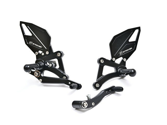STRIKER ストライカー FORTI STEP KIT HONDA `25 CB1000HORNET/SP SS-FT2171Bメーカー名 : STRIKER ストライカーメーカー品番 : SS-FT2171BJANコード : 4580363912531商品名 : FORTI STEP KIT HONDA `25 CB1000HORNET/SPHONDA CB1000HORNE/SP 用 FORTIステップキットが発売となります!■商品名STRIKER FORTI STEP KIT (フォルティ ステップキット)■適合車種HONDA・CB1000HORNET・CB1000HORNET SP■品番SS-FT2171B■ポジション(1) 00mmBACK/10mmUP (2) 00mmBACK/20mmUP(3) 10mmBACK/10mmUP (4) 10mmBACK/20mmUP■材質ジュラルミン■色ブラックアルマイト仕上げ■逆シフト不可■対応情報純正ブレーキホース純正ブレーキスイッチ純正クイックシフター純正ブレーキリターンスプリング■備考・リペアパーツはボルト1本からご対応可能。・純正ブレーキのリターンスプリングの装着が可能となります。※外しての使用も問題ございません。 ブレーキペダルのタッチが純正同様のしっかりとしたタッチが好みの際はリターンスプリング装着がおススメ。逆に純正の様にしっかりとしたタッチでは無く、スムーズなタッチがお好みの際はリターンスプリング無しがおススメです。※オプションパーツ注意点・レーシングステップバー、ワークスレーシングステップバーを色付スペーサーカラーを使用して取り付ける際は、ボルトの有効長が不足しますので10~15mm程長いボルトへの変更が必要です。※注意事項※・画像は試作品となり実際の量産品とは一部異なります。■パーツリスト・SS-FT2171B PDFデータダウンロード■セールスポイント●各種プレート各部剛性を再確認し適切な部材の肉厚を確保し高剛性を実現!操作時に取り付けボルト類が接触しない様に考えられたフラットサーフェスなデザイン。取付ボルトにステンレス材を採用。※一部、組み合わせ、素材相性等の理由によりユニクロを採用●表面処理アルマイト処理を採用し更に拘る!通常の化研アルマイトよりも膜厚を4倍増しにて施工!耐久性、退色性に優れた仕様となります。●左右ペダルダブルベアリングを採用しブレを極限まで抑える。ベアリングにも拘りの防水/防塵性に優れたラバーシールタイプ。 高剛性だけでは無く裏面に軽量加工を施し軽量化との両立を実現した新設計ペダルをブレーキ、チェンジ側共に採用。更に、足の大きなライダーや女性ライダー様の使用率が多い厚底ブーツに対応すべく調整範囲を多く確保、ペダルレングス調整を3ポジション設定。●ラージヒールガード大型化で適切な車両ホールドをサポートしライディングへの安心感向上。更に適切なホールドで車両との一体感を向上しライディングを安定させる。ロゴマークはアルマイト処理後に切削にて刻印し立体感を演出した高級感のある仕上がり。● 『FORTI STEP KIT』 とは、コンセプトは全く新しいステップキットを目的に開発!従来品とは一線を画す仕様のペダル、ヒールガード、各種プレート類を採用し全てに拘り適正化。『FORTI』 は、ラテン語の強いと言う意味を持つ「fortis」や ローマ神話の運命の女神「Fortuna」から採用した造語。※画像はイメージの商品がございます。※詳しくはメーカーホームページにてご確認ください。(詳細寸法・その他適合車種・注意事項・画像・等々)※タイトルに在庫有り商品の場合、複数店舗で同時に販売しておりますので、ご注文を頂きました時点で稀に他店舗にて完売してしまい、欠品となってしまう場合がございます。今後の入荷予定も確認させて頂き、入荷困難な場合は誠に勝手ながらご注文のお取消しをさせて頂く場合がございます。※在庫管理につきましては、出来る限りのこまめな更新を心掛けておりますが、リアルタイムでの更新が困難な為、万が一欠品の際はご了承頂けます様宜しくお願いいたします。また、メーカー価格が常に変動しておりますので、価格が変わってしまっている商品があった場合、ご注文後にご連絡する場合がございます。※商品ページ作成時には細心の注意を払い作成をしておりますが、商品説明文や販売価格等の記載ミスにより、お客様に間違った情報を提供してしまう可能性もございます。その場合、誤記載内容によっては、お客様に連絡後お取引を一旦キャンセル処理をさせていただく場合がございます。予めご了承頂けます様宜しくお願いいたします。※商品のご注文にあたり、予めお客様ご自身でメーカーホームページでお調べ後、品番確認後ご注文頂けます様宜しくお願いいたします。品番違いによる商品返品、返金、補填等は一切出来ませんのでご了承下さい。※メーカー側で後継品番や代替品品番に変更となる場合もございますので、予めご了承下さい。※商品ページタイトルに在庫ありの記載が無い商品は、メーカー取り寄せとなっております。※メーカー受注生産品・取り寄せ品のため、納期は別途ご連絡いたします。メーカー発注後のキャンセルはお受けできません。※メーカー欠品・販売中止・仕様変更等により商品がご用意出来ない場合もございます。その場合ご注文のキャンセル、または変更にて対応させて頂く場合がございます。また、メーカー欠品時、入荷まで長らくお時間を頂く場合がございます。納期日程を問い合わせにてご連絡させて頂きますので宜しくお願いいたします。