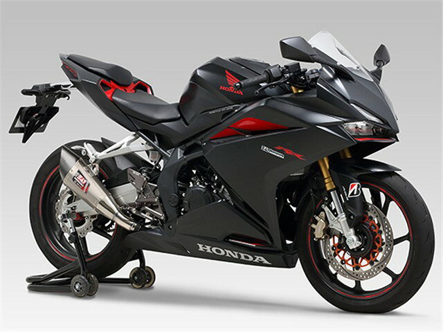 YOSHIMURA ヨシムラ ヨシムラ ステップKIT X-TREAD シフトロッド 純正クイックシフター装着車用 559-42C-V100メーカー名 : YOSHIMURA ヨシムラメーカー品番 : 559-42C-V100JANコード : 4571463866862商品名 : ヨシムラ ステップKIT X-TREAD シフトロッド 純正クイックシフター装着車用対応車種・年式 : CBR250RR 2017 / 2018 / 2019 / 2020 / 2021 / 2022 / 2023ステップKIT X-TREADは、ライトウェイトミドルスポーツの走りの可能性を広げ、ツーリングからスポーツ走行まで様々なシーンでライディングを支えます。可動部にベアリングを組みこんだ高精度のアルミ削り出し部品、ハイグリップなステップバーなど、その効果はポジションの最適化だけではなく、シフトやブレーキの操作感、コーナリングでの荷重抜重のコントロール性などライダー動作をダイレクトにマシンに伝えます。・正チェンジ仕様・ABS、ブレーキスイッチ対応BACK : UPポジション1 / 10mm / 30mmポジション2 / 10mm / 40mmポジション3 (推奨) / 20mm / 40mmポジション4 / 20mm / 50mmポジション5 / 30mm / 50mm(純正クイックシフターが装着されている車両は、下記の部品が別途必要となります)品番 / 品名 / 数量 / 希望小売価格559-42C-V100 / シフトロッド / 1 / 7,800(税別)FEATURES - 特徴 -ヒールプレートは、強いホールドにも耐える強度と、ライディングブーツが引っかかりにくい操作性を考慮した形状に設定しています。5ポジションの調整可能で、様々な体型、ライディングスタイルに対応します。固定式ステップバーは、一般的なローレット加工よりも複雑な切削加工を施し、加重、抜重などの動作をダイレクトに車体に伝えます。ペダル先端は、滑りにくく確実なペダル操作を可能とするラバータイプを採用しています。 シフト側3ポジション、ブレーキ側2ポジションでペダルバーの位置調整が可能です。ペダル軸には、2つのベアリングを組み込み、スムーズでダイレクトなシフト&ブレーキフィールを実現します。 シフトペダルの調整は、5つのポジションから選択できます。※ 写真は、他機種を撮影したものでイメージです。STYLING - デザイン -3面加工を施したヒールプレートのデザインは、ヨシムラGSX-R1000レーサーで採用された形状をオマージュしています。 レーシングパーツ同様の肉抜き加工を施し、軽量化に貢献しています。 ヒールプレートは、形状、材質の選定と強度テストを行い、ヨシムラで定めた基準をクリアしています。 ヒールプレートに「ヨシムラX-TREAD」のロゴを刻印。 アルマイトカラーは、「スレートグレー」を採用し上質な存在感を主張します。 高性能・高品質の証としてシリアル番号をレーザーマーキングしています。このシリアル番号はこの世に二つとして同じものは存在しません。QUALITY - 素材・品質 -・製品保証・※ リペアパーツの販売と製品保証は、オンライン保証登録をされたお客様が対象となります。(アルミ製品について)・本製品は着色アルマイト処理がされており、紫外線や周囲環境の影響により時間経過とともに退色が進行いたします。・薬品、熱などの要因により変色、退色、ひび割れが発生する場合があります。予めご了承ください。※画像はイメージの商品がございます。※詳しくはメーカーホームページにてご確認ください。(詳細寸法・その他適合車種・注意事項・画像・等々)※タイトルに在庫有り商品の場合、複数店舗で同時に販売しておりますので、ご注文を頂きました時点で稀に他店舗にて完売してしまい、欠品となってしまう場合がございます。今後の入荷予定も確認させて頂き、入荷困難な場合は誠に勝手ながらご注文のお取消しをさせて頂く場合がございます。※在庫管理につきましては、出来る限りのこまめな更新を心掛けておりますが、リアルタイムでの更新が困難な為、万が一欠品の際はご了承頂けます様宜しくお願いいたします。また、メーカー価格が常に変動しておりますので、価格が変わってしまっている商品があった場合、ご注文後にご連絡する場合がございます。※商品ページ作成時には細心の注意を払い作成をしておりますが、商品説明文や販売価格等の記載ミスにより、お客様に間違った情報を提供してしまう可能性もございます。その場合、誤記載内容によっては、お客様に連絡後お取引を一旦キャンセル処理をさせていただく場合がございます。予めご了承頂けます様宜しくお願いいたします。※商品のご注文にあたり、予めお客様ご自身でメーカーホームページでお調べ後、品番確認後ご注文頂けます様宜しくお願いいたします。品番違いによる商品返品、返金、補填等は一切出来ませんのでご了承下さい。※メーカー側で後継品番や代替品品番に変更となる場合もございますので、予めご了承下さい。※商品ページタイトルに在庫ありの記載が無い商品は、メーカー取り寄せとなっております。※メーカーに在庫がある場合は1週間前後で発送いたします。※メーカー欠品・販売中止・仕様変更等により商品がご用意出来ない場合もございます。その場合ご注文のキャンセル、または変更にて対応させて頂く場合がございます。また、メーカー欠品時、入荷まで長らくお時間を頂く場合がございます。納期日程を問い合わせにてご連絡させて頂きますので宜しくお願いいたします。