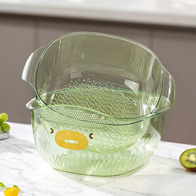 水切りかご 二層式 野菜洗いボウル ザル付きボウル 野菜の水切り フルーツバスケット キッチン用品 プラスチック製 家庭用 おしゃれ 透明 キッチン収納 省スペース 野菜や果物を洗ってそのまま水切り可能 便利な二層式デザイン野菜や果物を洗ってそのまま水切り可能下段は水受け・収納ボウルとして使用可能キッチン収納にも便利透明感のあるおしゃれな見た目フルーツバスケットとしてリビングにもおすすめ家庭用キッチンにぴったり 5