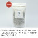 【商品特徴】 chagamaの「焙じ茶＋生姜」は、温かいフレーバーティー。 生姜の効能は、抗炎症作用、鎮痛作用、血液サラサラ効果、血行促進作用、殺菌作用、健胃、整腸作用など。 生の生姜には「ジンゲロール」が多く含まれていて、生姜を加熱して乾燥させると「ジンゲロール」が変化して「ショウガオール」という成分になります。 chagamaの「焙じ茶＋生姜」の生姜は、加熱して乾燥させているので「ショウガオール」が多く含まれます。 血管を拡張させ血行を促進し、体を芯から温めてくれるのがこの「ショウガオール」の働きです。 合わせている焙じ茶は、棒の焙じ茶。 葉の焙じ茶に比べ、甘味を強く感じることができます。 そして焙じ茶に含まれる成分「ピラジン」にも体を温める効果があります。 それにスパイシーな生姜が加わり、甘くて辛いフレーバーティーが出来上がりました。 冷え性の方や、寒い冬におすすめ！ 生姜のパワーで、あっという間に体がぽかぽかしてきます。 夏は、冷房が効きすぎて寒いオフィスのお供としてもおすすめ！ リーフもございます。 【コンセプト】 「フレーバー」と銘打っていますが、chagamaのフレーバーティーは合成香料を一切使用しておりません。 chagamaのフレーバーティーのコンセプトはただ一つ 「天然の原料しか使用しない」 合成香料を使用すると、ハッキリと違いが分かる強い香りのフレーバーティーを作ることができます。 しかし、緑茶は繊細な香りが持ち味。 緑茶に合わせるからこそ、その繊細な香りも残したいと考えました。 合わせるフレーバーによって、合組(ブレンド)する緑茶は全て違います。 そのフレーバーの特徴をより感じられるように、いつもの緑茶のちょっと違う側面が感じられるように。 最高のマリアージュになるように、0.5%単位でお互いの比率を調整しています。 緑茶だからこそできる、繊細なフレーバーティーを楽しんでください。 【chagamaのティーバッグ】 chagamaのティーバッグは三角のテトラ型。 昔のティーバッグは平べったい座布団型でしたが、最新のティーバッグは立体的です。 テトラ型の利点はその体積！ 立体的に膨らむので、茶葉が充分に広がるのです。 昔の座布団型は茶葉が広がる体積が無いので、細かい茶葉しか充填できませんでした。 ティーバッグのお茶は美味しくないと思われているのは、そのイメージがあるからです。 テトラ型のティーバッグはどんな茶葉も充填でき、茶葉が余裕を持って広がるので急須で淹れた味と変わらない美味しさ。 職場や学校、旅先でも、急須が無くてもお湯か水さえあれば、どこでも手軽に美味しくお気に入りのお茶を楽しめます。 【季節の贈り物に】 父の日・母の日・敬老の日・御中元・敬老の日・クリスマス・冬ギフト・お歳暮・御歳暮・お年賀・お正月・年末年始・バレンタイン・ホワイトデー お返し 【日々の心づかい、ちょっとした手みやげに】 御祝・御礼・御挨拶・粗品・お使い物・贈答品・ギフト・プレゼント・お土産・手土産・贈りもの・進物・お返し 【お祝いや内祝いなど祝儀の品に】 引き出物・お祝い・内祝い・結婚祝い・結婚内祝い・出産祝い・出産内祝い・引き菓子・快気祝い・快気内祝い・プチギフト・結婚引出物・七五三・進学内祝・入学内祝 【年忌法要など仏事の品に】 お盆・新盆・初盆・お彼岸・法事・法要・仏事・弔事・志・粗供養・満中陰志・御供え・御供物・お供え・お悔やみ・命日・月命日・葬儀・仏壇・お墓参り・香典返し