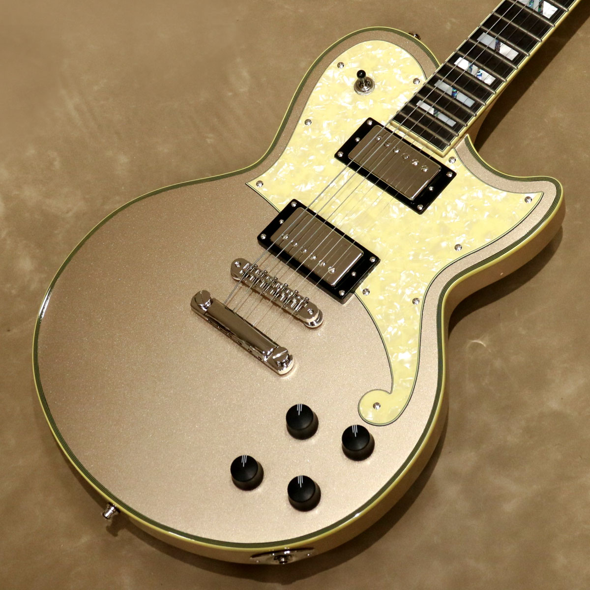 D’Angelico Deluxe Series Deluxe Atlantic, Desert Gold[S/N: W2201060]