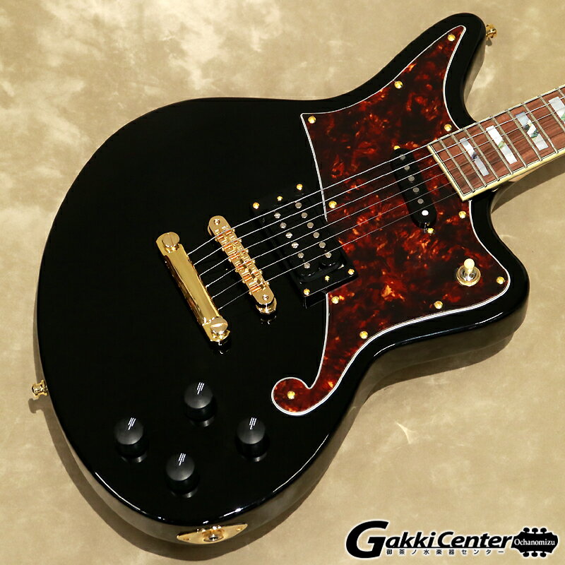 Deluxe Bedford&#174;は、1960年代を思わせるオリジナル・オフセット・ボディー・シェイプが特徴で、ネック側にスタックドのシングル・コイル、リアにエスカッションを用いてハムバッカー・ピックアップを搭載したモデルです。 ディアンジェリコらしさを感じるオリジナル形状のピックガードは、fホールの一部を思わせるデザインで、5プライのトータス・シェル柄となっています。 ヘッドストックとネック(4プライ)にはバインディングが装飾され、マザー・オブ・パール/アバロンの存在感のあるスプリット・ブロック・ポジションマーカーと組み合わせたデザインはシックでゴー ジャスな印象を与えます。 ボディーは軽量なバスウッド、メイプル&ウォールナットの3ピース・ネックにパーフェロー・フィンガーボードといったウッド・マテリアルを用いています。 24.75インチのスケールを採用し、ネックはメイプルの間にウォールナットを挟んだ反りや捻じれに強い3ピース構造です。 また、ネック・ジョイントは独自のヒールレス設計で、スルー・ネックのようにボディーの奥(フロント・ピックアップ全体をカバーする位置）までネックを到達させることで接着面積を広く取り、ハイフレットでの演奏性と強度を併せ持った「セット・スルー」ネック・ジョイントとなっています。 さらに、デュアル・アクションのトラスロッドを搭載し、ヘッド側で調整するようになっています。 特徴的なヘッドストック・デザインはディアンジェリコの伝統を継承しています。 トラスロッド・カバーはアルミニウム製で、1930年頃にニューヨークで流行したアール・デコ建築(エンパイア・ステート・ビルディングなど)が建ち並ぶニューヨークの摩天楼にインスパイアされた存在感のあるデザインです。 ネック・ピックアップはスタックドのUSAセイモア・ダンカンDA-59シングル・コイルSTKを、ブリッジ・ピックアップはオープン・タイプのUSAセイモア・ダンカンDA-59ハムバッカーを搭載しています。 コントロールは2ヴォリューム、2トーン、3ウェイ・ピックアップ・セレクターのレイアウトで、各ピックアップのトーンはコイル・スプリットのプッシュ・プル・スイッチを兼ねており、トータルで8通りのコイルの組み合わせを備えています。 ハードウェアはゴールドで統一し、チューニングの安定を実現したグローバーのスーパー・ロトマティック・ロッキング・マシンヘッド、チューンOマティック&ストップ・バー・テイルピースの仕様です。 カラーはブラックです。 ハードケースが付属します。 【ブランド・ヒストリー】 ディアンジェリコは、1932年米国ニューヨーク州ニューヨーク市のリトル・イタリーにて小さなギター・ショップからスタートした。 ブランド創始者のジョン・ディアンジェリコの手による少量生産のギター・ブランドで、サウンドと丁寧なつくりによる造形美を兼ね備え、多くのギタリストから称賛されるギターを世に送り出した。 ディアンジェリコのアーチトップ・ギターは20世紀の傑作と言われるほどであったが、ジョンは1964年に59歳という短い生涯を閉じることになる。 その後はディアンジェリコ・ブランドとして長い冬の時代を迎えることとなった。 世界規模でゆるぎない地位を築いたジョンが築いた意匠や信念を受け継ぎ、そのディアンジェリコ・ブランドの名に恥じないギターを作るべく、2011年にディアンジェリコを復活させるプロジェクトがニューヨークでスタートした。 ディアンジェリコは米国にて、伝統に縛られない新たなユーザー層を取り込んだソリッド・ギターの領域まで開拓し、モデルを次々に発表し、飛躍的なスピードでファンを増やしている。 - Specifications - HEADSTOCK ■Logo (Front): Mother of Pearl Deluxe Shield Logo ■Logo (Back): W180001-Gold Screen ■Machine Head: Grover&#174; Super Rotomatic Locking, Gold ■String: D'Angelico Electrozinc 10's (10-46) ■Truss Rod Cover: Aluminum Skyscraper Gold ■Nut Width: 1-11/16" ■Nut Material: Tusq FINGERBOARD ■Material: Pau Ferro ■Binding: 4 Ply ■Fretwire: Medium ■Scale: 24.75" ■Radius: 14" ■Position Inlay Top: Mother of Pearl/Abalone Split Block ■Fret Number: 22 NECK ■Material: Maple/Walnut/Maple, Natural Satin Finish ■Shape of Back: C-Shape ■Joint Type: Set-Thru ■Trussrod: Dual Action BODY ■Body Style: Solid-body ■Body Depth: 1.625" ■Body Width: 13.25" ■Color: Black ■Shape: Offset ■Material: Basswood ■Bridge: Gold Tune-O-Matic ■Tail & Tailpiece: Stopbar ■Pickguard: F-Hole Style (5 Ply) ■Strap Button: Gold ELECTRONICS ■Electronics Overview: 1 Single Coil / 1 Humbucker / 2 Volume / 2 tone / 3-way toggle switch ■Pickup Selector: 3-way standard toggle ■Control Knob (V&T): Ebony (push/pull) ■Switch knob: Cream ■Pickup (Neck): USA Seymour Duncan&#174; DA-59 Single Coil STK ■Pickup (Bridge): USA Seymour Duncan&#174; DA-59 Humbucker ■Jack: EG2P mono ■Pots: 500k ■Hardware Color: Gold ■Weight: 約3.4kg ■Case: Deluxe Hardshell Case