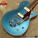 Electromatic Jetは、無駄を一切排除した、完璧でピュア、そしてパワフルなGretschギターです。 大胆でダイナミック、そして明瞭なグレッチ本来のサウンド、洗練されたスタイリング、そして快適な演奏性を備えた、ワンランク上の楽器を求めるプレイヤーに最適な楽器です。 G5210T-P90 Electromatic Jet Two 90 Single-Cut with Bigsbyは、Jetのパワーと機能性をそのままに、お求めやすい驚くべき価格でご提供します。 チェンバードマホガニーボディにメイプルトップを備え、パワフルなクラシックJetサウンドを提供します。 ギグバッグが付属します。 ※主な特徴 ●力強いサウンドと優れた音響バランスを実現するメイプルトップのチェンバードマホガニーボディ ●低めにセッティングされたThin “U”マホガニーネック ●12インチラジアスローレル指板、22本のミディアムジャンボフレットとパーロイドNeo-Classic サムネイルインレイ ●新開発のP-90E Single-Coilピックアップを搭載 ●トレブルブリード回路付きマスターボリューム、マスタートーン、各ピックアップのボリュームコントロール ●Bigsby B50 Vibratoテイルピース ●固定式Adjusto-Maticブリッジ ●ニッケルハードウェア -Specifications- ■Body Material: Chambered Mahogany Body with Arched Maple Top ■Body Shape: Jet ■Body Finish: Gloss ■Neck Material: Mahogany ■Neck Shape: Thin "U" ■Neck Finish: Gloss ■Fingerboard Material: Laurel ■Radius: 12" (305mm) ■Fret: 22Fret/Medium Jumbo ■Position Inlays: Pearloid Big Block ■String Nut: Synthetic Bone ■Nut Wide: 1.6875" (43mm) ■Scale: 24.6" (625mm) ■Pick up Style: P90 / P90 ■Neck Pick up: P-90E Single-Coil ■Bridge Pick up: P-90E Single-Coil ■Controls: Volume 1. (Neck Pickup), Volume 2. (Bridge Pickup), Master Volume, Master Tone ■Pickup Switching: 3-Position Toggle: Position 1. Bridge Pickup, Position 2. Bridge And Neck Pickups, Position 3. Neck Pickup ■Tuning Machines: Die-Cast Sealed ■Bridge: Adjusto-Matic ■Control Knobs: G-Arrow ■Hardware Finish: Nickel ■Switch Tips: Nickel ■Pickguard: Tortoise with Gold Gretsch Logo ■Color: Mako ■Case: Gigcase ■Strings: Nickel Plated Steel (.010-.046 Gauges) ■Weight: 約3.9kg