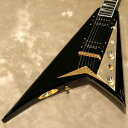 ジャクソンのJackson Pro Series Rhoadsは不滅のギタリスト、ランディ・ローズによって開拓された“メタルの遺産”を引き継いでいます。 メタルシーンは数十年に亘り劇的に進化し、今日ではこれまで以上に熱く、より攻撃的なトーンを求めています。 ゴールドのピックガードとハードウェアを備えるクラシックなグロスブラック仕上げのRRT-5は、マホガニーボディに、グラファイト強化されスルーボディ構造の非常に滑らかなオイルバック仕上げのスカーフジョイント付きメイプルネックを採用。 異なるスタイルに対応する様々な要素を十分に備えた、手ごわいV字型の“戦斧”です。 外周がバインディング加工された12インチ(304.8ミリ)-16インチ(406.4ミリ)のエボニー指板に、22個のジャンボフレットとパーロイド・シャークフィン・インレイを装備。 素晴らしいサウンドのため特別に選ばれた、モダンなSeymour Duncan&#174; DistortionハムバッカーPUのペアはギターのボイシングをドライブさせ、バランスの取れた柔軟なサウンドとピュアなクリーントーン、唸るようなディストーションに十分な高出力の組み合わせです。 RRT-5は、3ウェイ・トグルPUスイッチ、ジャクソンのアジャスタブルTOMスタイル・ブリッジとアンカー付きテールピースを備えています。 ギグバッグが付属します。 ‐ Specifications ‐ ■Body: Mahogany ■Neck: Maple Neck-Through-Body with Graphite Reinforcement and Scarf Joint ■Bindin: White ■Scale: 25.5" (64.77 cm) ■Fingerboard: Ebony ■Radius: 12" to 16" Compound Radius (304.8mm to 406.4mm) ■Fret: 22 ■Fret Size: Jumbo ■Nut Wide: 1.6875" (42.86 mm) ■Position Inlays: Pearloid Sharkfin ■Neck Pick up: Seymour Duncan Distortion SH-6N ■Bridge Pick up : Seymour Duncan Distortion SH-6 ■Controls: Master Volume, Master Tone ■Pickup Switching: 3-Position Toggle : Position 1. Bridge Pickup, Position 2. Bridge and Neck Pickups, Position 3: Neck Pickup ■Bridge: Jackson TOM-Style Adjustable String-Through-Body ■Tuning Machines: Jackson Sealed Die-Cast ■Control Knobs: Dome Style ■Color: Gloss Black ■Case: Gigbag ■Weight: 約3.1kg ■Strings Gauges: 09-42