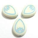 【50円均一】アクリルビーズ*約17×18mm(厚み約4.5mm ホール約1.5mm)*フラットドロップ/ミルクホワイト・アクア*4個入り