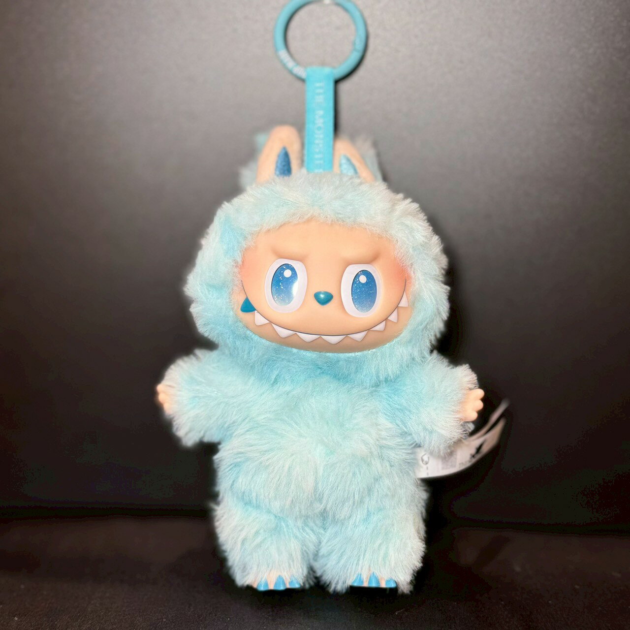 Rakuten - 【SALE】【正規品 】【未使用】【箱無し】【保存袋】LABUBU THE MONSTERS Big into Energy HOPE ラブブ ブルーカラー 弊社品質保証書