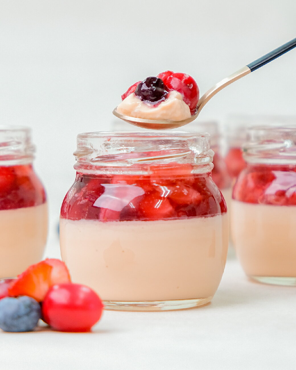 【 お歳暮 お歳暮ギフト 冬ギフト 】 うっふぷりん ベリーベリー プリン 6個入 冷蔵 期間限定 いちご ブルーベリー クランベリー お祝い 高級 お菓子 会社 上司 職場 洋菓子 スイーツ プレゼント お土産 人気 お礼 内祝い ラッピング 誕生日 のし