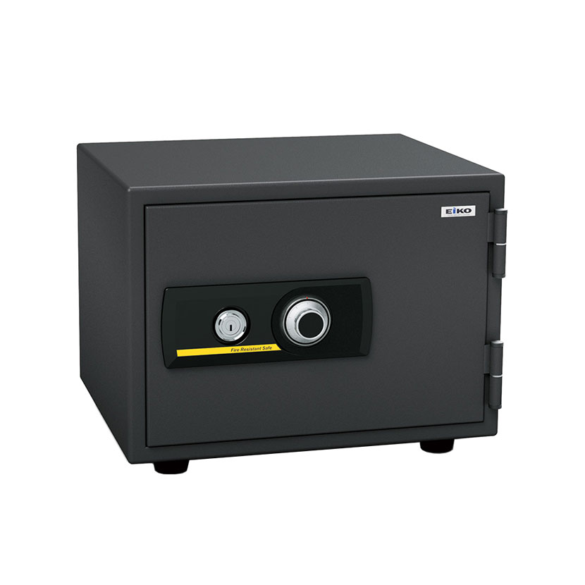 エーコー 家庭用 小型 耐火金庫 ダイヤル式 A4用紙収納可 トレー4段 アラーム付き／SSL-4A ●小型耐火金庫の定番、エーコーのスタンダードシリーズ。ダイヤル式耐火金庫。 商品について メーカーエーコー 品番・型番BSS-4A サイズ(本体)外寸 / 幅484×奥行434×高さ372mm内寸 / 幅354×奥行257×高さ214mm有効間口/幅324×奥行257(243)×高さ214mmトレー内寸 / 幅344×奥行き214×高さ42mm 重量51kg 容量19.5L 錠タイプダイヤル式 機能・特徴耐火金庫JIS(日本工業規格)1時間耐火試験合格 組み立て完成品 変更点・重量：58kg ⇒ 51kgに変更(変更日：2023年8月1日) 備考・アラーム付き(扉裏に警報装置搭載)・付属品 / 9V形乾電池1本(アラーム用)、トレー4枚 配送について 配送日について配送設置をご希望の場合は、月〜土曜日(祝日を除く)のお届けとなります。※お届け日の指定はできますが、時間指定はお受けできません。 配送費用について配送料無料※沖縄・離島は別途お見積 配送設置について配送設置をご希望の場合は、別途配送設置費用(お見積り)を頂戴いたします。 ご注意※商品のお引渡しは30kgまでは軒先渡し、30kgを超える商品については車上渡し(配送トラックの荷台の上でのお引渡し)となります。※軒先渡しの場合でも配送車が停車可能なところから階段がある場所や離れている場所にお届けする場合は、別途費用が必要となる場合もありますので事前にお知らせ下さい。※設置場所までの移動・開梱・設置作業は含まれません。※エレベーター無しの場合、別途見積り。※当日キャンセル、再配送時は別途費用がキャンセル費及び再配送費を頂戴いたします。※配送設置をご依頼いただいた際、作業日程確定後の変更は費用が発生しますのでご注意願います。