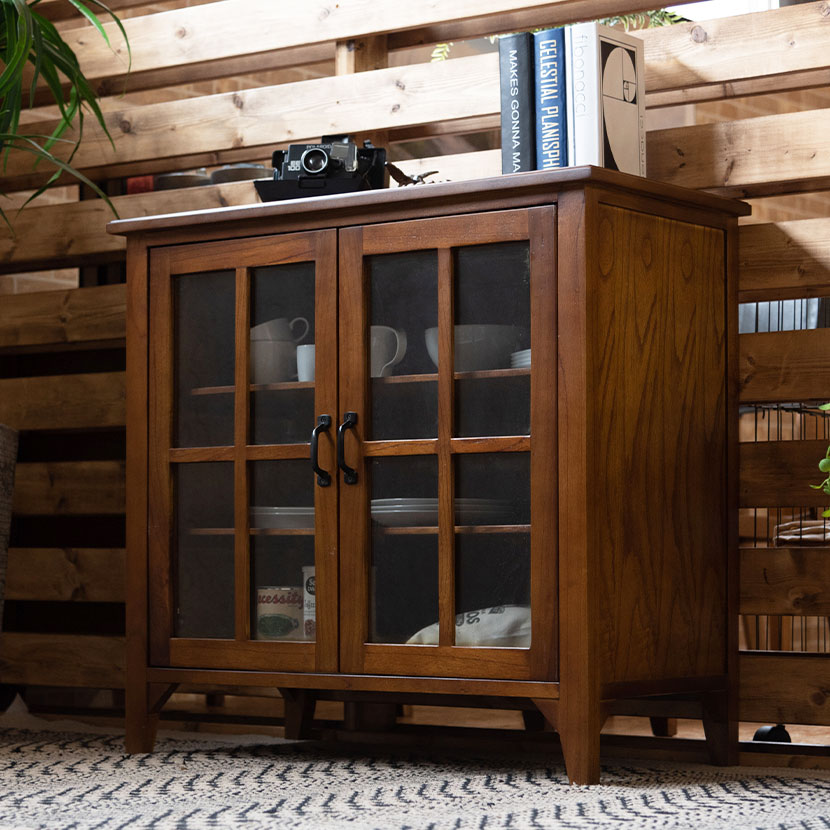 キャビネット ティンバ 収納棚 コンパクト リビング収納 収納家具 食器棚 木製 天然木 強化ガラス扉 開き扉 アンティーク レトロ 黒アイアン 幅800×奥行400×高さ750mm