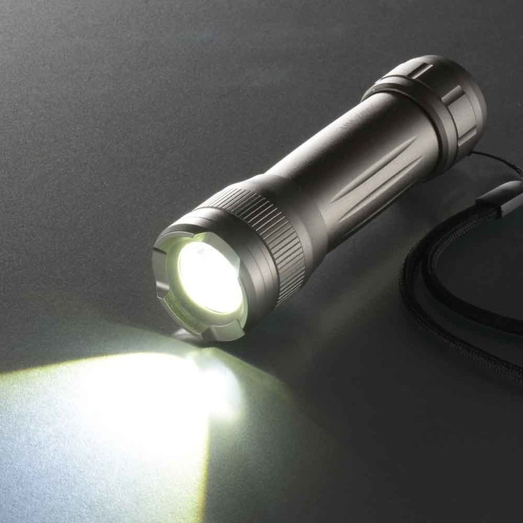 LEDズームライト 450lm LHA-Z45C5懐中ライト 懐中電灯 避難用品 防災 LED ズーム機能付 キャンプ 屋外 ハンディライト 防水 オーム電機