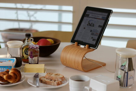 ザイトガイスト製　キチッン用iPadスタンド [Bamboo Kitchen iPad Stand]【山口県萩の竹製】