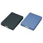 商品名 デスクトレー A-718 A3 ブラック 商品番号 A-718クロ 仕様 ■A3■色：ブラック■外形寸法：幅340×奥470×高67mm■組立式■材質：PVC（TOP貼り）■ふた付■見出しホルダー付■スペア見出し紙付 JANコード 4903419822866おしゃれなアーバンシックカラーのデスクトレー。未決・既決の書類整理の他、DMや小物などをまとめても便利。ふた付きなので、重ねて収納できます。