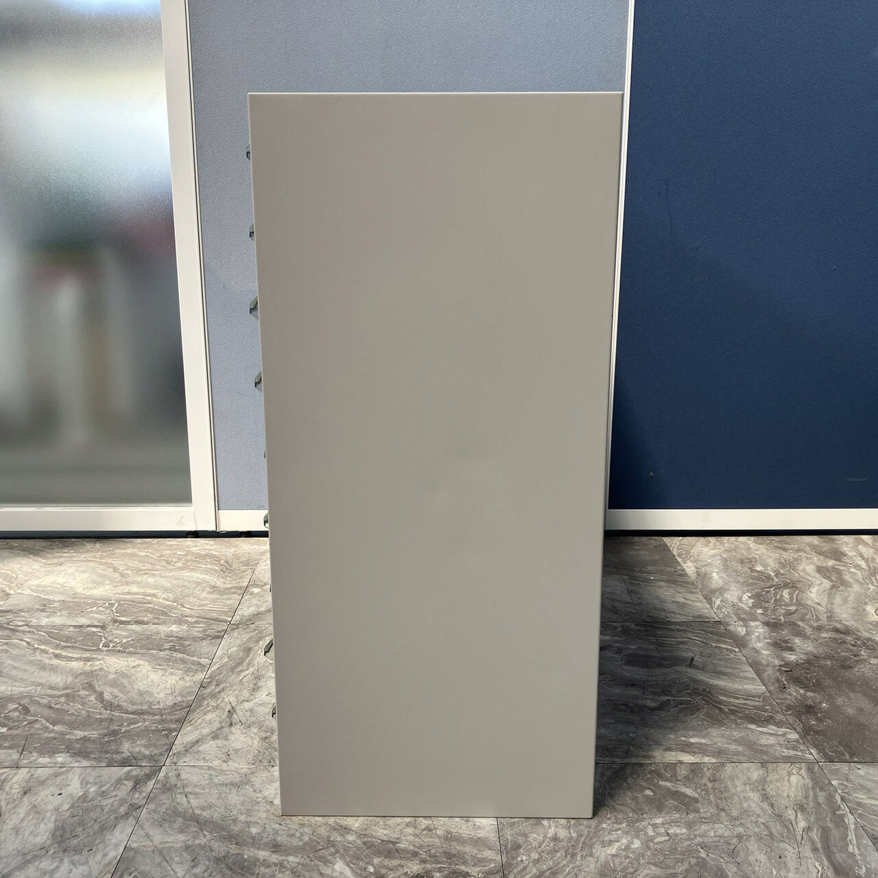 【中古】コクヨ KOKUYO S-A323F1N オフィスキャビネット 収納家具 書庫 トレーキャビネット A4 ※トレー画像の箇所ひび割れあり