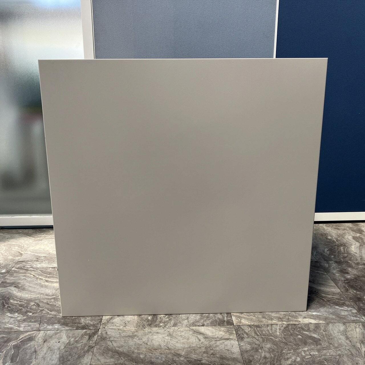 【中古】コクヨ KOKUYO S-A323F1N オフィスキャビネット 収納家具 書庫 トレーキャビネット A4 ※トレー画像の箇所ひび割れあり [2]