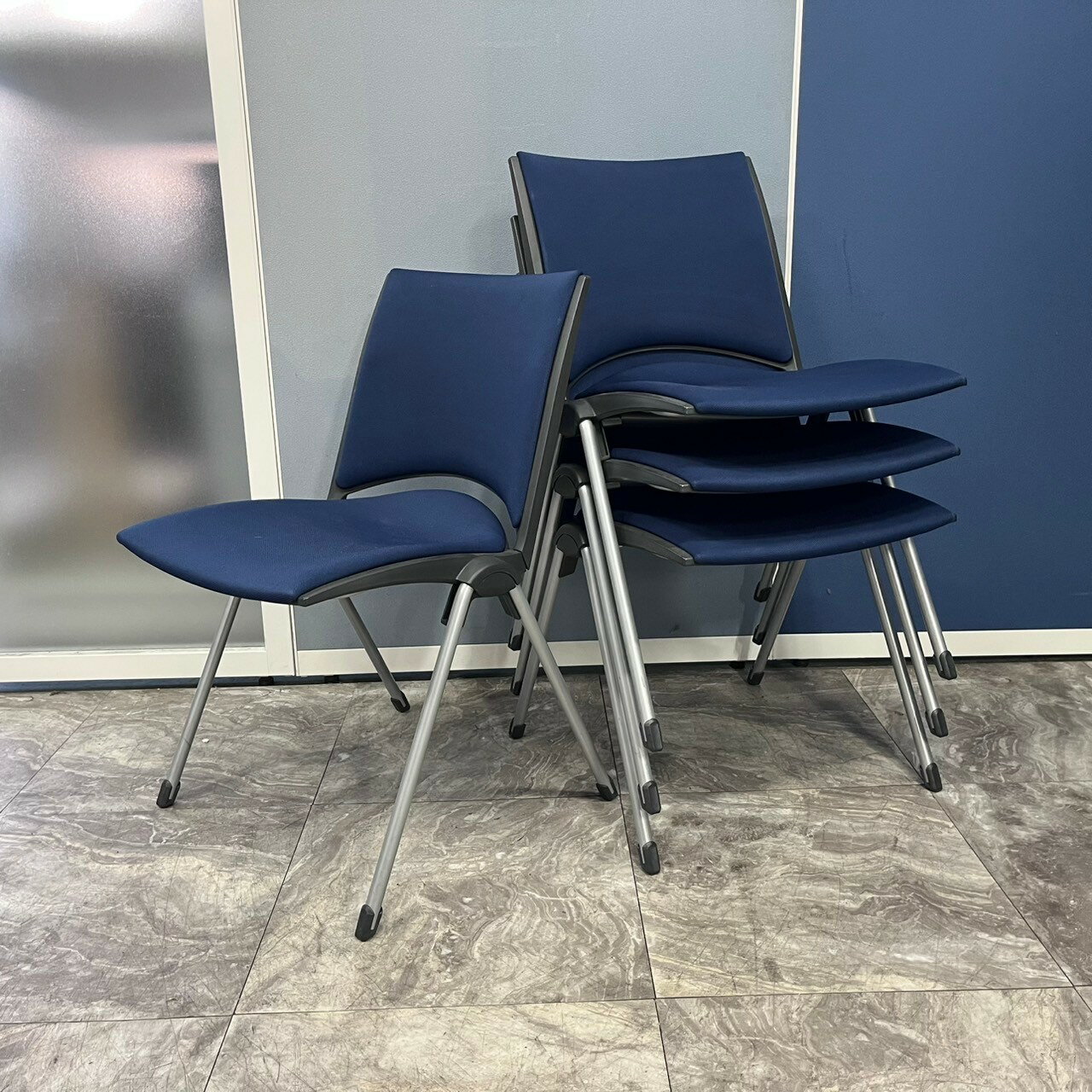 【中古】イトーキ ITOKI レコスチェア KLA-220GB-T2B2 ミーティングチェア 多目的チェア